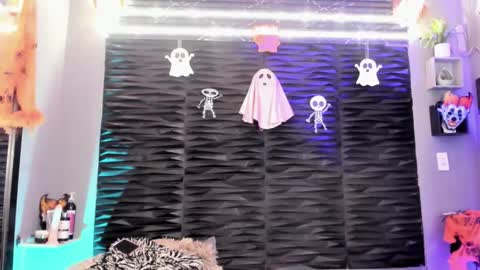 Snapshot of _lustyles_ chatting on 10/28/25, 11:47 _lustyles_ online show from 10/28/25, 11:47