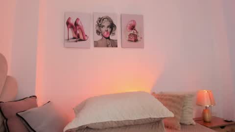 Snapshot of _luuciana_ chatting on 05/01/26, 04:50 _luuciana_ online show from 05/01/26, 04:50