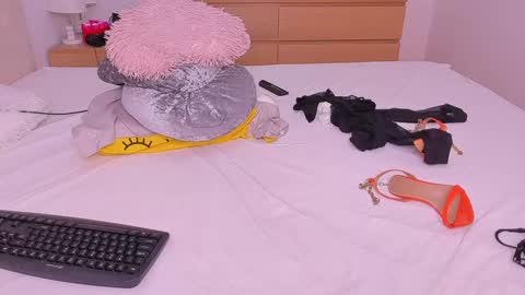 Lynna online show from 12/06/24, 01:29