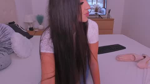 Lynna online show from 01/24/25, 10:51