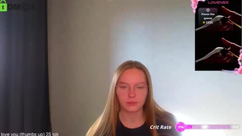 Snapshot of _lysafeta_ chatting on 09/19/25, 05:09 Welcome guys  Pleasure to see you all here  My name is Lysafeta and MichaelaTip menu is active Private is open  online show from 09/19/25, 05:09