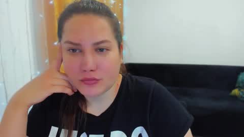 Snapshot of _madalexa_ chatting on 10/16/25, 07:26 Alexa online show from 10/16/25, 07:26