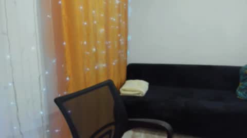 Snapshot of _madalexa_ chatting on 10/17/25, 03:14 Alexa online show from 10/17/25, 03:14