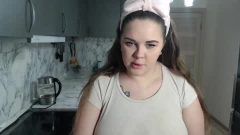 Snapshot of _mamma_mia_ chatting on 12/31/24, 03:01 Kate online show from 12/31/24, 03:01