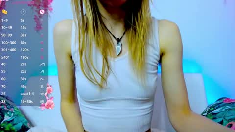 Snapshot of _mari_so chatting on 05/11/26, 02:45 Scarlett online show from 05/11/26, 02:45