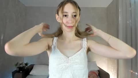 Snapshot of _marvelous_time_ chatting on 10/26/25, 04:29 Gwen online show from 10/26/25, 04:29