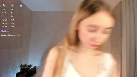 Snapshot of _marvelous_time_ chatting on 11/05/25, 04:12 Gwen online show from 11/05/25, 04:12