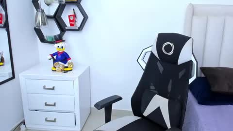 _matthew_santos_ online show from 02/04/25, 12:51