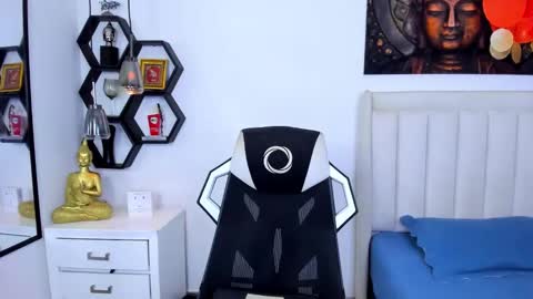 Snapshot of _matthew_santos_ chatting on 12/21/25, 08:27 _matthew_santos_ online show from 12/21/25, 08:27