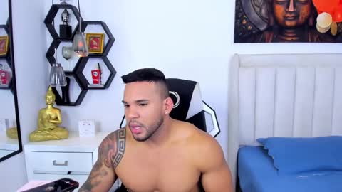 Snapshot of _matthew_santos_ chatting on 12/22/25, 07:33 _matthew_santos_ online show from 12/22/25, 07:33