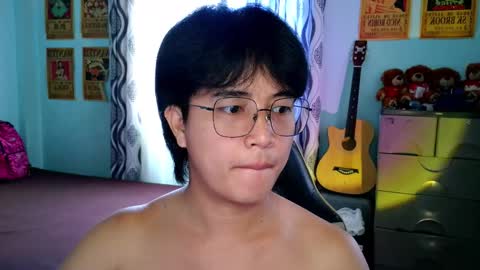 MAX Dont forget to follow online show from 12/22/25, 03:58