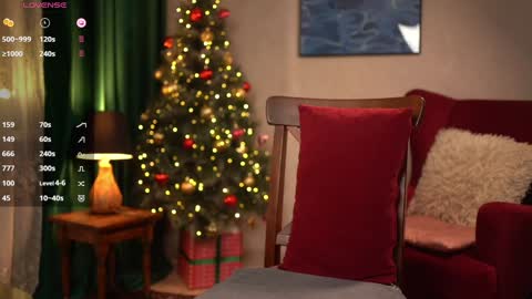 Snapshot of _maybelin_ chatting on 12/23/24, 12:30 Lina online show from 12/23/24, 12:30