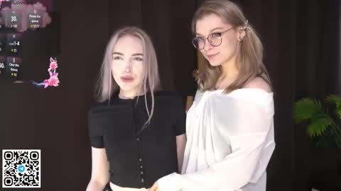 Elva and Kate  online show from 09/12/25, 07:41