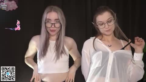 Elva and Kate  online show from 10/03/25, 07:38