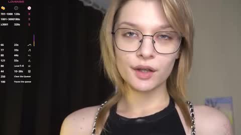 Elva and Kate  online show from 12/05/25, 08:12