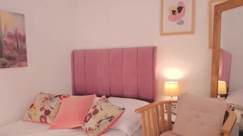 Snapshot of _megaan__ chatting on 11/24/25, 04:29 Megan online show from 11/24/25, 04:29