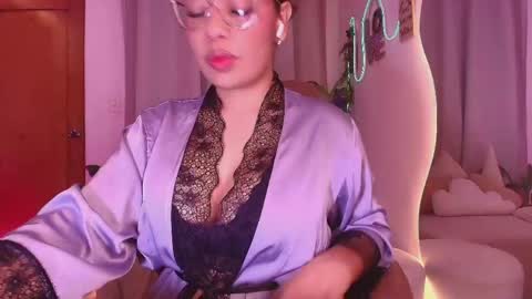 Snapshot of _megan_akbar chatting on 05/12/26, 01:41 Marce online show from 05/12/26, 01:41