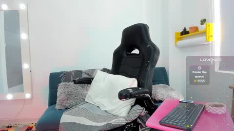 Juli online show from 11/25/25, 03:34