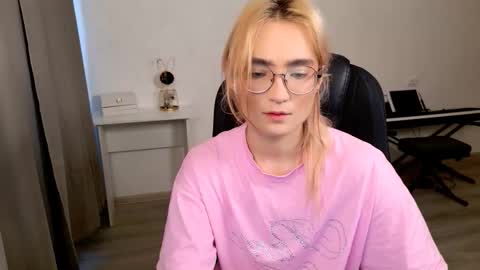 _meow_neko_ online show from 01/19/26, 08:18