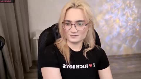 _meow_neko_ online show from 03/14/26, 05:29