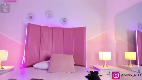 Snapshot of _mia_foxx_ chatting on 10/02/25, 07:54 _mia_foxx_ online show from 10/02/25, 07:54