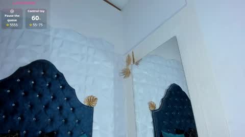 _mia_milf_ online show from 04/23/26, 07:52