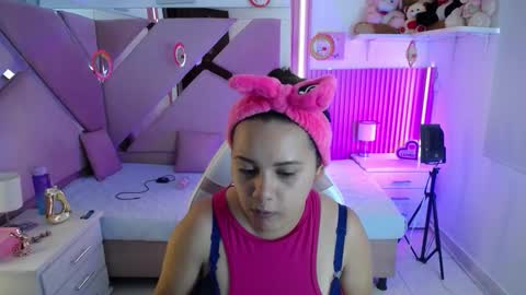  Mia  online show from 12/19/25, 01:07