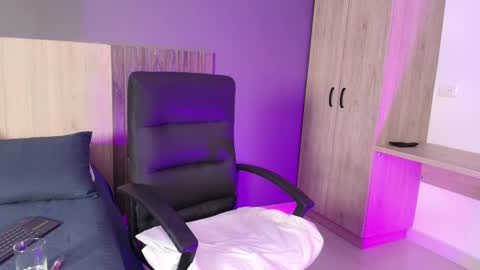 Snapshot of _miamiller_ chatting on 02/18/25, 11:08 _miamiller_ online show from 02/18/25, 11:08