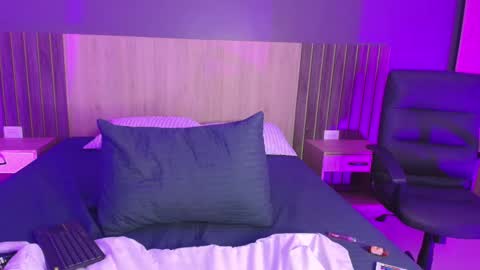 Snapshot of _miamiller_ chatting on 02/19/25, 11:14 _miamiller_ online show from 02/19/25, 11:14