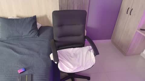 Snapshot of _miamiller_ chatting on 02/23/25, 02:29 _miamiller_ online show from 02/23/25, 02:29