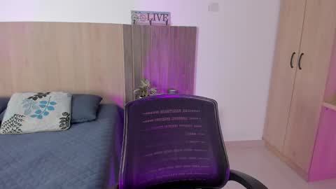 Snapshot of _miamiller_ chatting on 09/14/25, 07:46 _miamiller_ online show from 09/14/25, 07:46