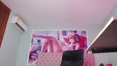 Snapshot of _miia_sweet chatting on 12/18/24, 12:07 Paula online show from 12/18/24, 12:07