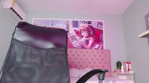 Snapshot of _miia_sweet chatting on 12/23/24, 11:57 Paula online show from 12/23/24, 11:57