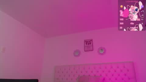 Snapshot of _miia_sweet chatting on 09/11/25, 11:43 Paula online show from 09/11/25, 11:43