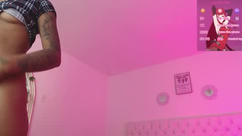 Snapshot of _miia_sweet chatting on 09/20/25, 11:33 Paula online show from 09/20/25, 11:33