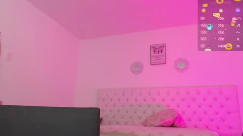 Snapshot of _miia_sweet chatting on 09/22/25, 11:45 Paula online show from 09/22/25, 11:45