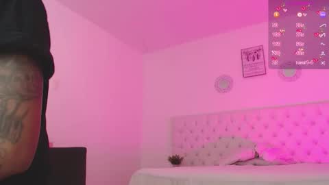 Snapshot of _miia_sweet chatting on 10/24/25, 11:28 Paula online show from 10/24/25, 11:28