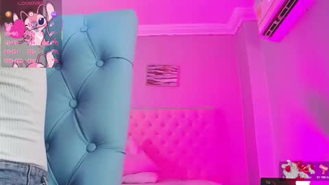 Snapshot of _miia_sweet chatting on 11/21/25, 12:04 Paula online show from 11/21/25, 12:04