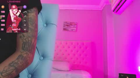 Snapshot of _miia_sweet chatting on 12/15/25, 11:36 Paula online show from 12/15/25, 11:36