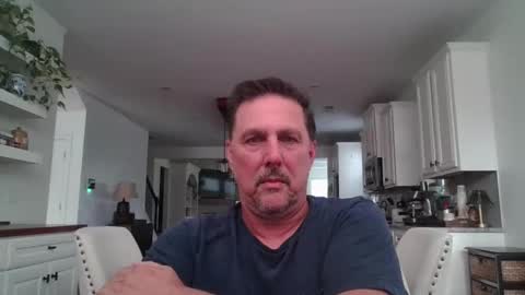 Snapshot of _mike_likes chatting on 04/29/26, 10:27 Mike online show from 04/29/26, 10:27