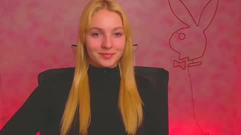 Snapshot of _mila_la_ chatting on 12/05/24, 10:23 Melanie online show from 12/05/24, 10:23