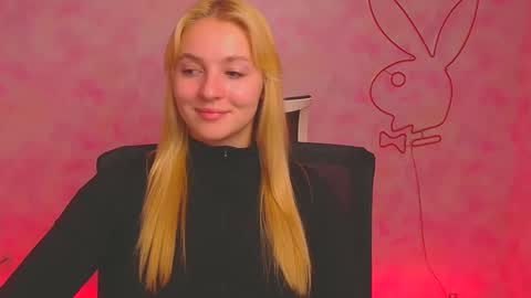 Snapshot of _mila_la_ chatting on 12/06/24, 01:29 Melanie online show from 12/06/24, 01:29