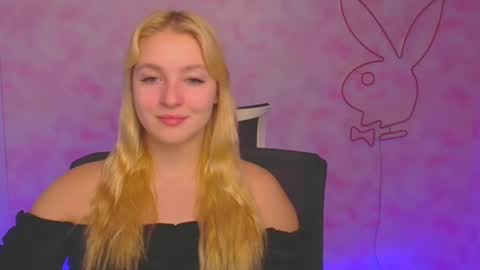 Snapshot of _mila_la_ chatting on 12/12/24, 06:47 Melanie online show from 12/12/24, 06:47