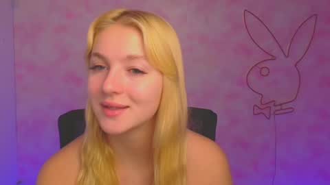 Snapshot of _mila_la_ chatting on 12/12/24, 10:02 Melanie online show from 12/12/24, 10:02