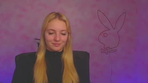 Snapshot of _mila_la_ chatting on 12/16/24, 09:46 Melanie online show from 12/16/24, 09:46