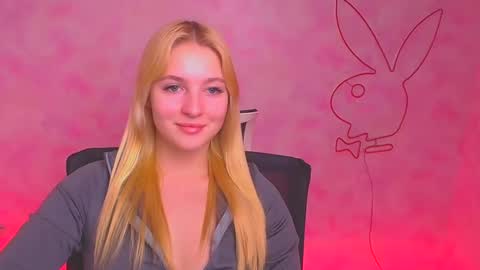 Snapshot of _mila_la_ chatting on 12/19/24, 12:34 Melanie online show from 12/19/24, 12:34