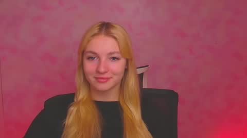 Snapshot of _mila_la_ chatting on 12/24/24, 06:55 Melanie online show from 12/24/24, 06:55