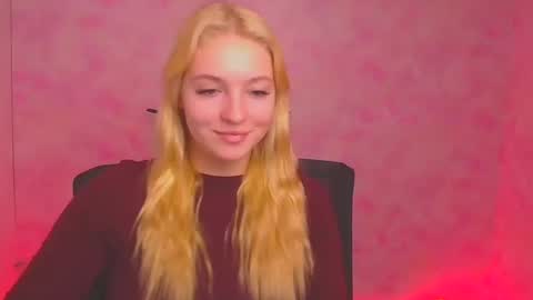 Snapshot of _mila_la_ chatting on 12/29/24, 10:01 Melanie online show from 12/29/24, 10:01