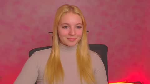 Snapshot of _mila_la_ chatting on 01/09/25, 03:23 Melanie online show from 01/09/25, 03:23