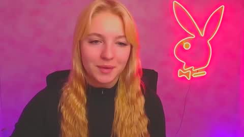 Snapshot of _mila_la_ chatting on 01/12/25, 10:02 Melanie online show from 01/12/25, 10:02